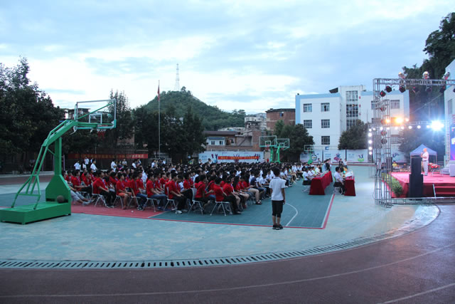 �ܳ�У�ѷ�̸���»�У����ҵ