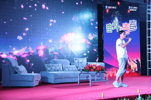 �����»�У԰��ʮ�Ѹ��֡������ֳ���־����