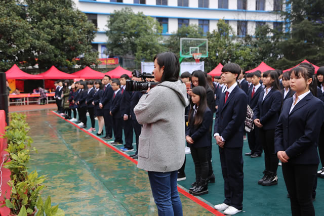 贵阳广播电视台报道此次校园人才供需洽谈会